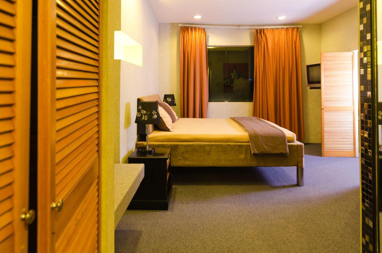 Hotel Peninsula Mangga Besar Giacarta Esterno foto