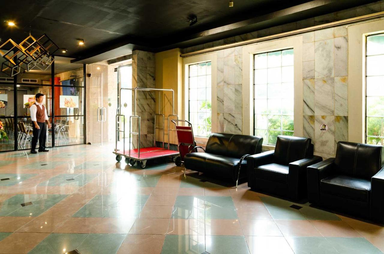 Hotel Peninsula Mangga Besar Giacarta Esterno foto