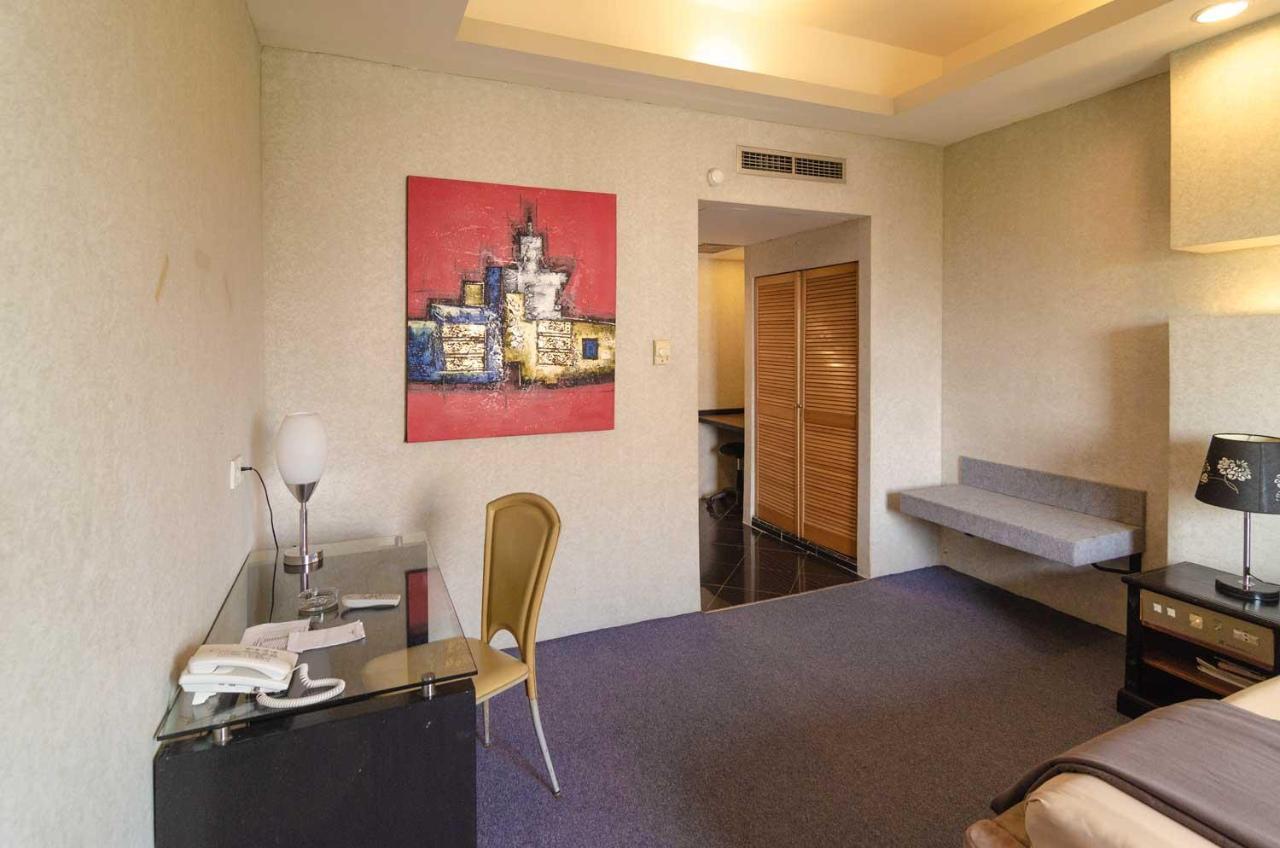 Hotel Peninsula Mangga Besar Giacarta Esterno foto