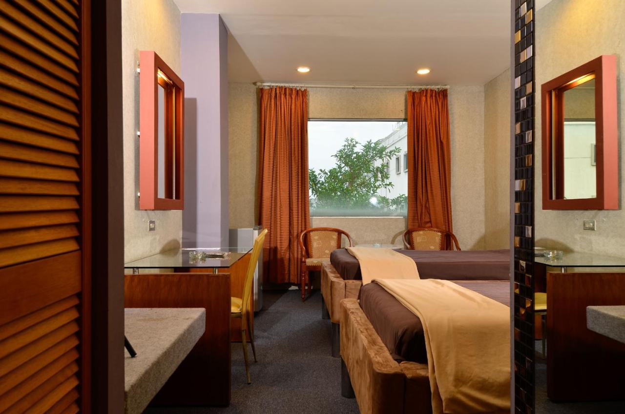 Hotel Peninsula Mangga Besar Giacarta Esterno foto