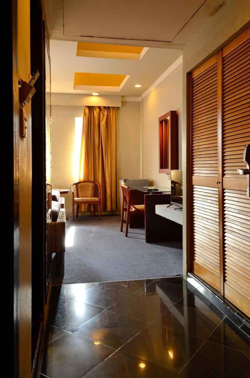 Hotel Peninsula Mangga Besar Giacarta Esterno foto