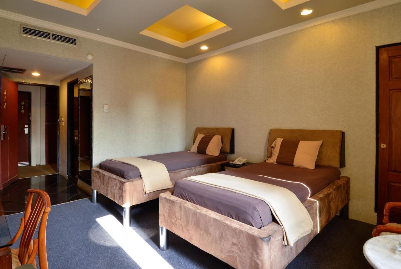 Hotel Peninsula Mangga Besar Giacarta Esterno foto