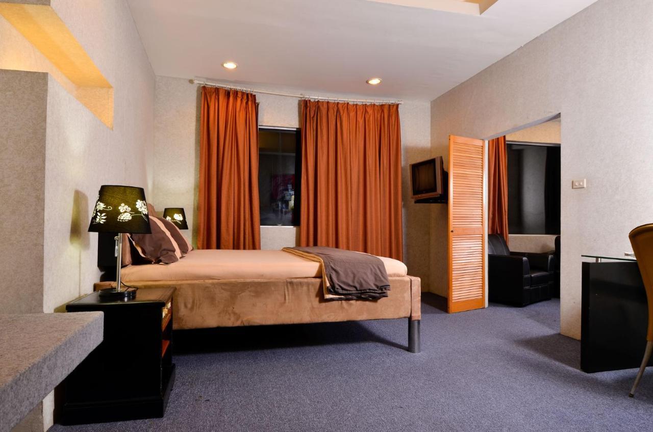 Hotel Peninsula Mangga Besar Giacarta Esterno foto