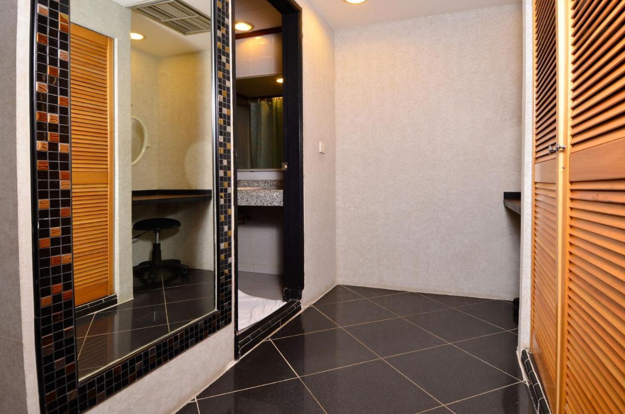 Hotel Peninsula Mangga Besar Giacarta Esterno foto